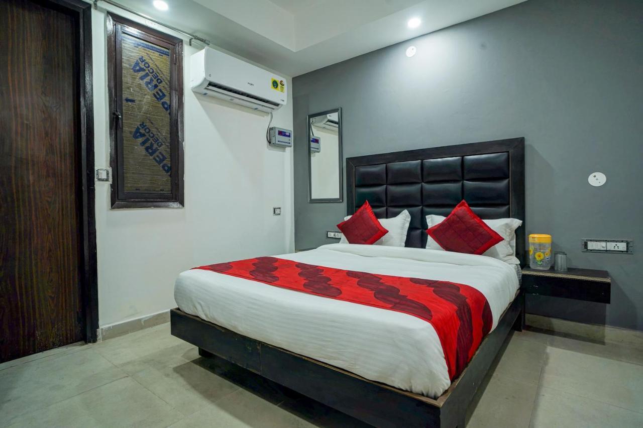 Hotel Red Snapper Couple Friendly At West Delhi Nowe Delhi Zewnętrze zdjęcie