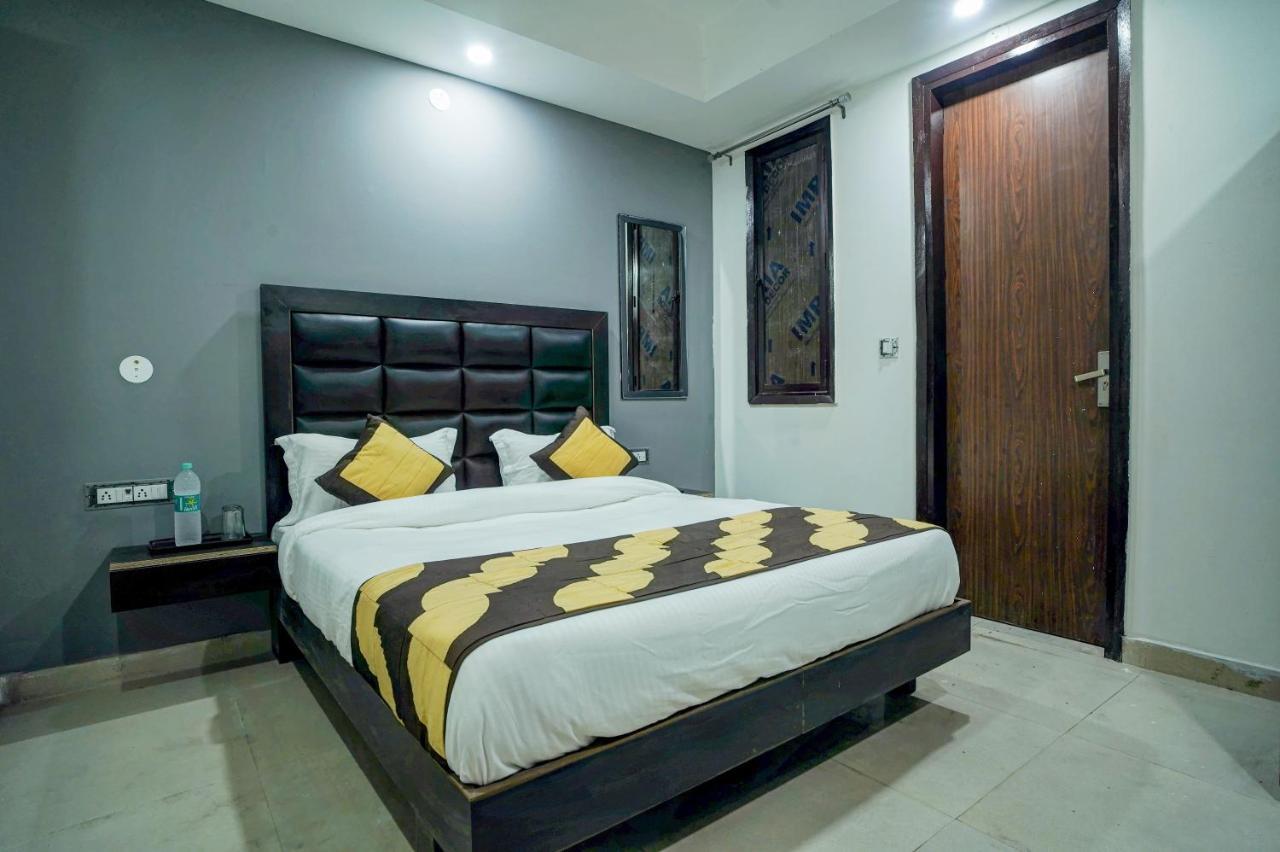 Hotel Red Snapper Couple Friendly At West Delhi Nowe Delhi Zewnętrze zdjęcie
