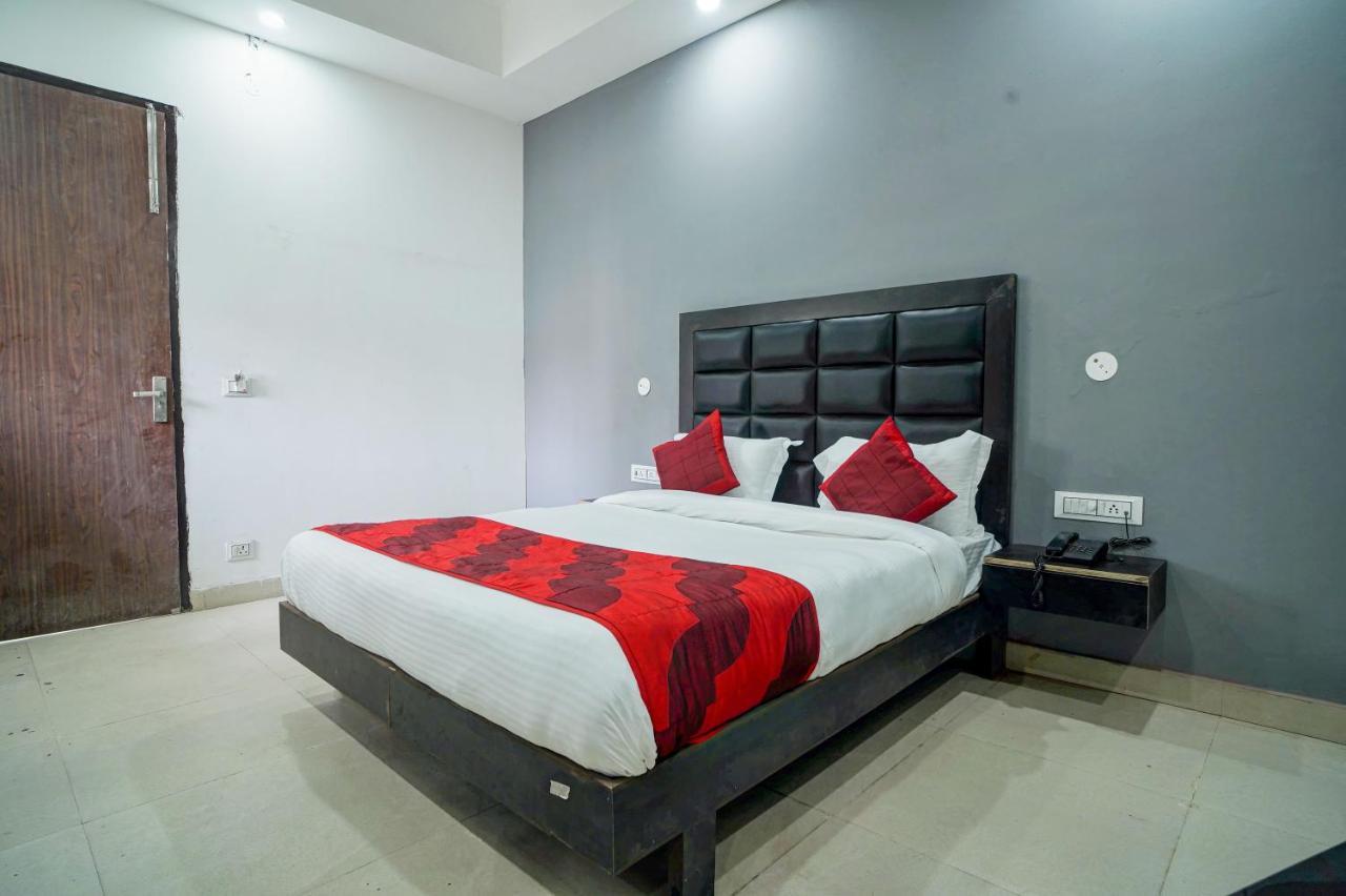 Hotel Red Snapper Couple Friendly At West Delhi Nowe Delhi Zewnętrze zdjęcie