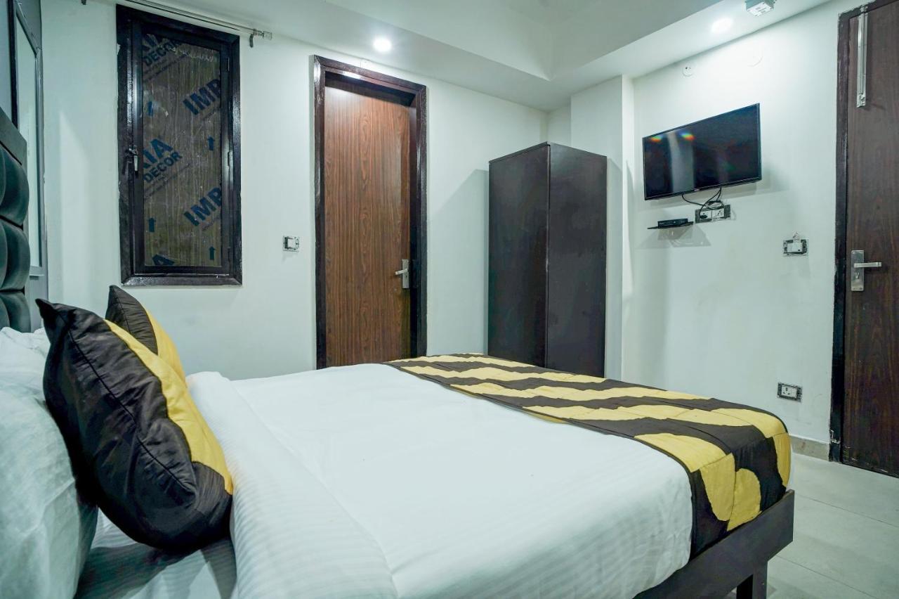 Hotel Red Snapper Couple Friendly At West Delhi Nowe Delhi Zewnętrze zdjęcie