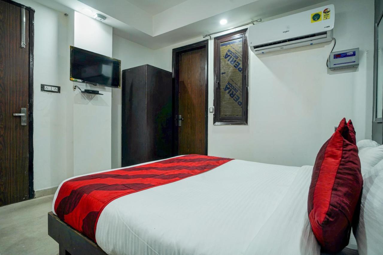 Hotel Red Snapper Couple Friendly At West Delhi Nowe Delhi Zewnętrze zdjęcie
