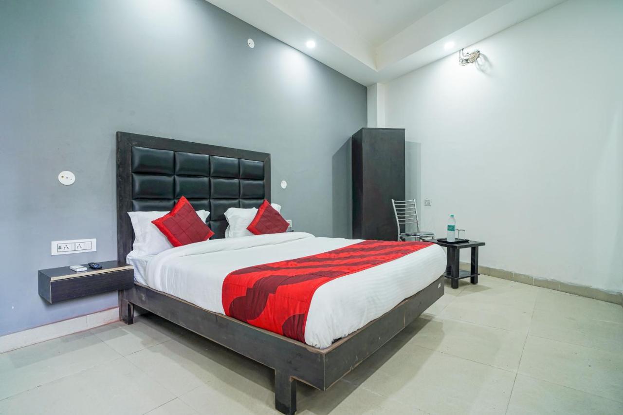 Hotel Red Snapper Couple Friendly At West Delhi Nowe Delhi Zewnętrze zdjęcie