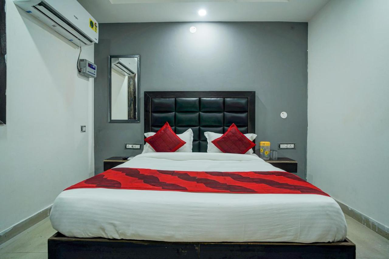 Hotel Red Snapper Couple Friendly At West Delhi Nowe Delhi Zewnętrze zdjęcie
