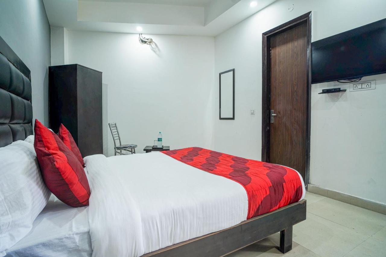 Hotel Red Snapper Couple Friendly At West Delhi Nowe Delhi Zewnętrze zdjęcie